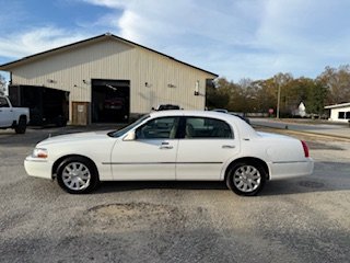 2011 Lincoln Town Car Signature Limited
